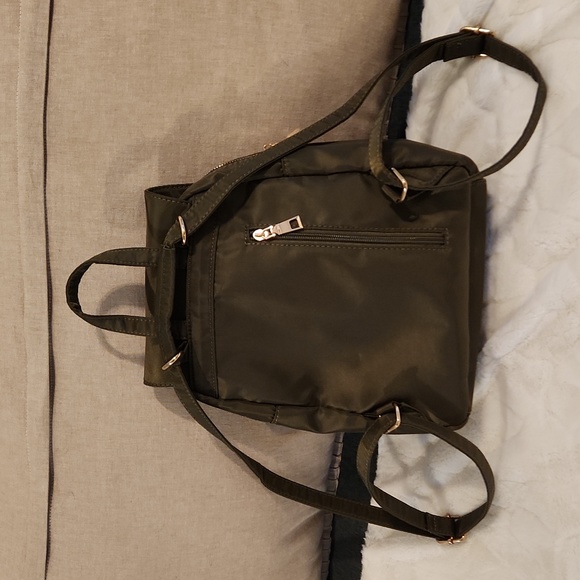 Convertible backpack - Picture 2 of 5